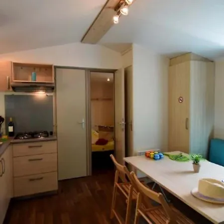 Mobil Avec Terrasse Pour 4 A - Api-1-52-1653 Campingplatz *